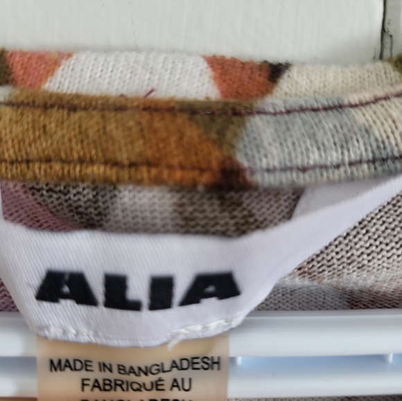 Alia Sweater - Picture 2 of 3